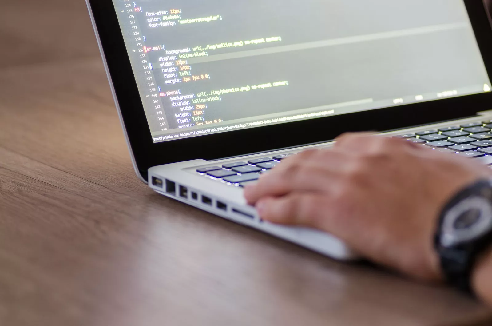 Strona internetowa dla firmy budowlanej - portfolio realizacji, zaufanie i certyfikaty